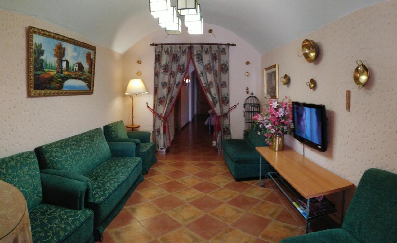 Apartamentos Horno Y Casa De Dulce Purullena Luaran gambar