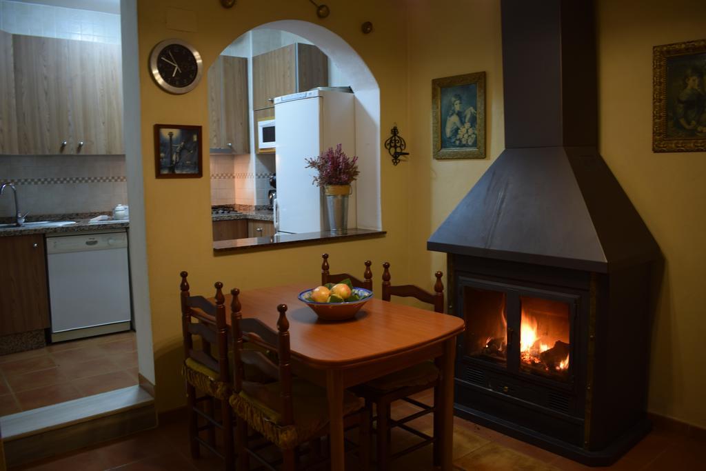 Apartamentos Horno Y Casa De Dulce Purullena Luaran gambar